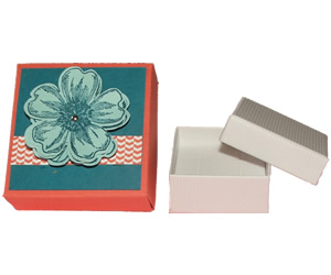 Geschenkschachtel mit Blume inkl. Stlpschachtel - Handarbeit